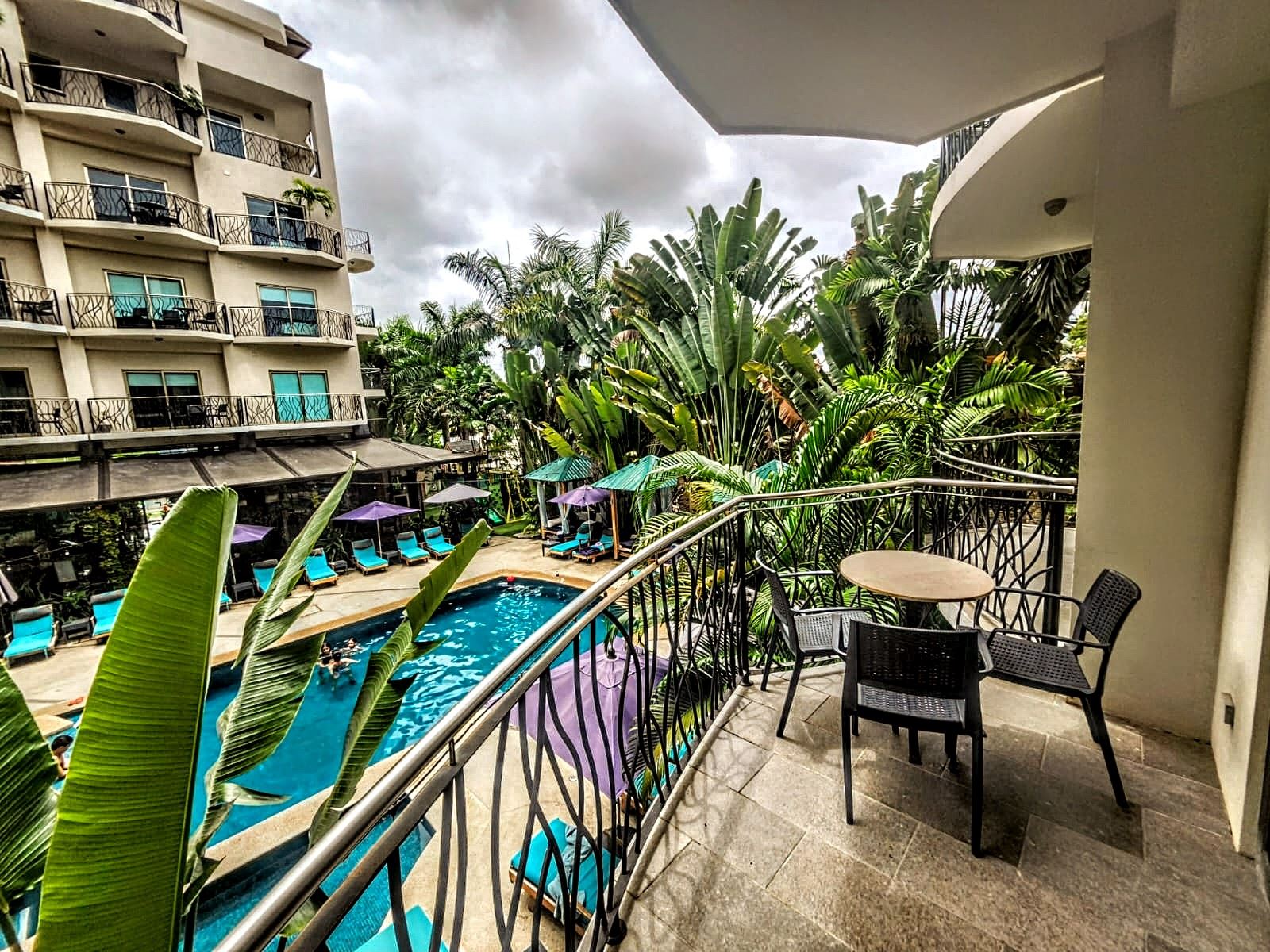 Convenient, well-located, modern and spacious condo in Jaco.